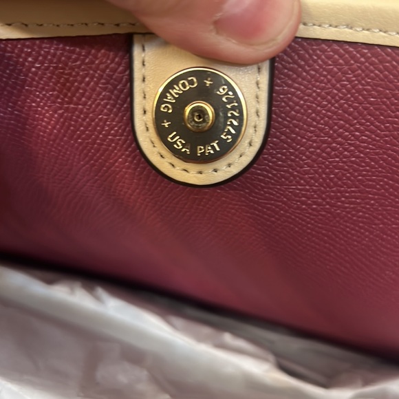 🛍️🆕Nwt Coach all’s around tote 🆕🛍️🛍️ Im at the Lowest on this - Picture 5 of 17